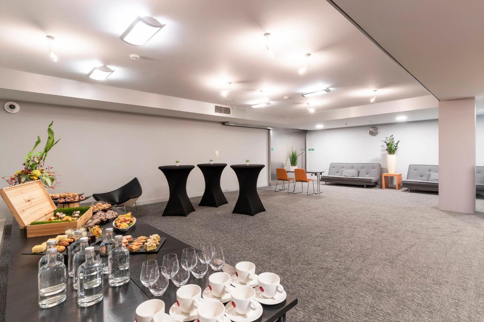 Holiday Inn Prague By Ihg Exterior foto